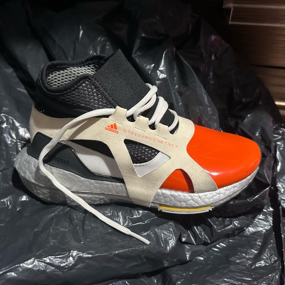 Stella Macartney Adidas UltraBoost Sneakers (SOLD) - Picture 2 of 4